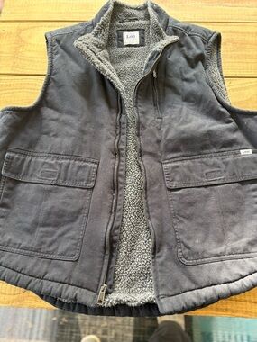 Lee Sherpa-Lined Vest in Gray